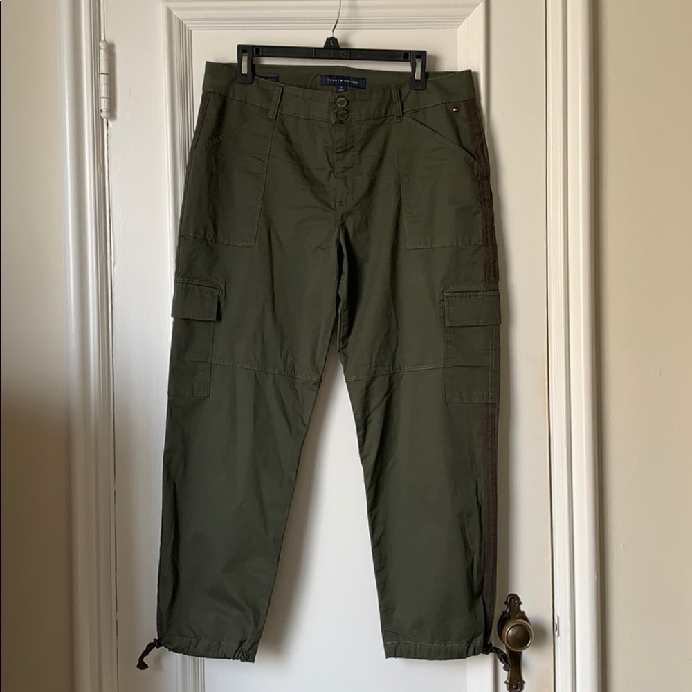 Tommy Hilfiger Chelsea Cargo Ankle Pants in olive